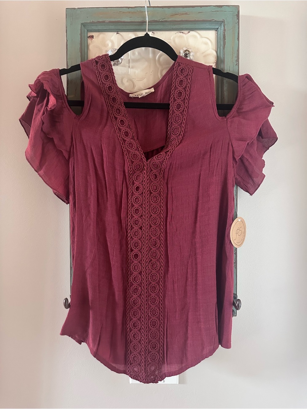 Parallel Skies Cold Shoulder Flutter Sleeve Blouse – Women’s Large – NWT